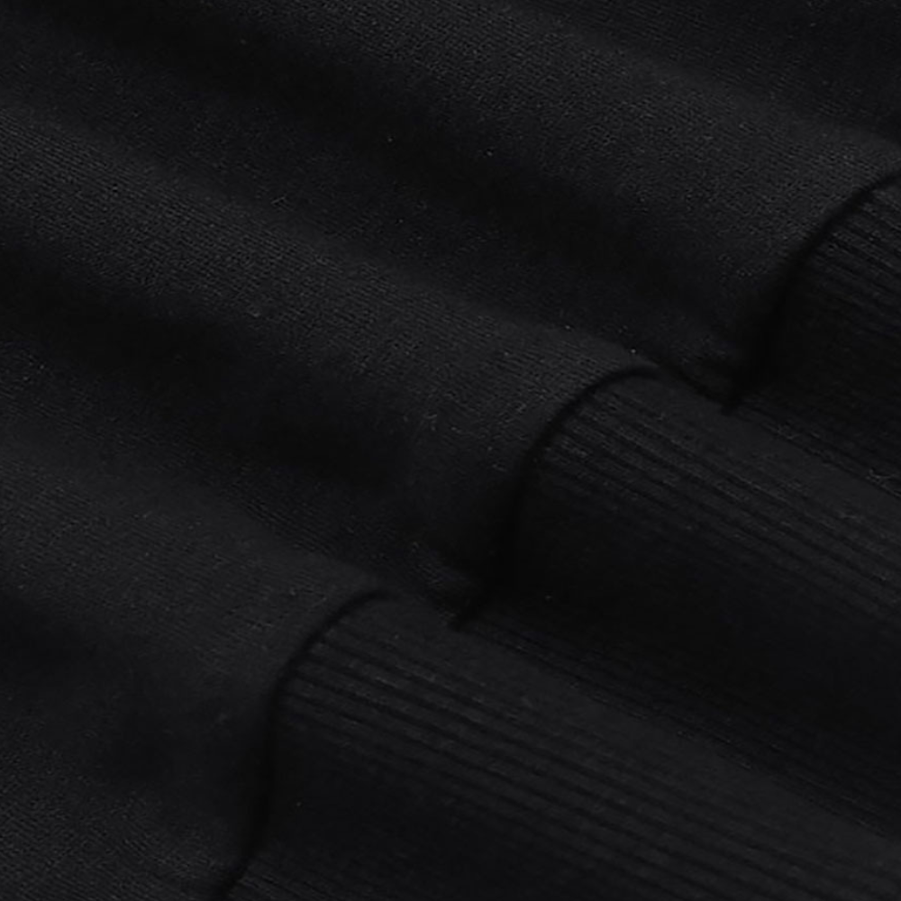 Detalj av den mysiga långärmade damtröjan, mjukt material för höst och vinter. Varmt och bekvämt.