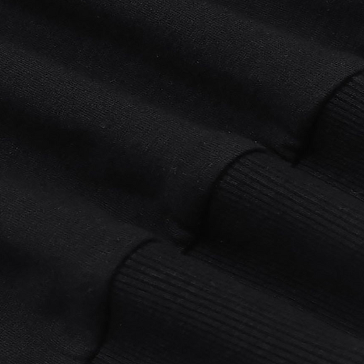 Detalj av den mysiga långärmade damtröjan, mjukt material för höst och vinter. Varmt och bekvämt.