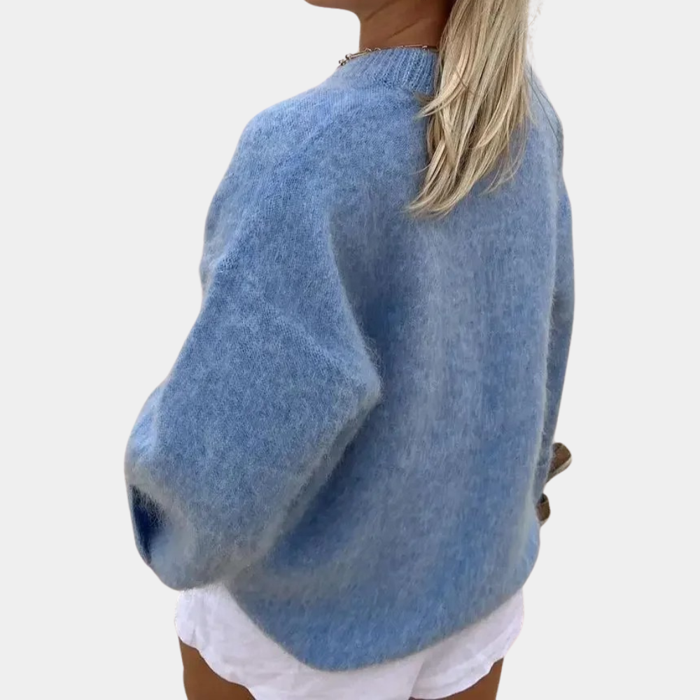 Stilren oversized damtröja, långärmad, i höstmode. Ger komfort och värme för kvinnor under kallare dagar.