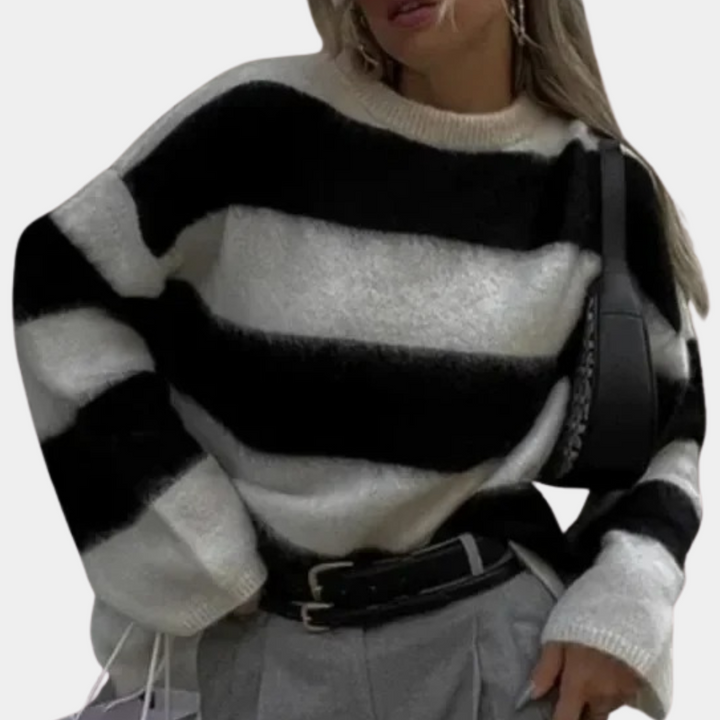 Mångsidig, långärmad damtröja i oversized design. Passar perfekt för både höst- och vinterkläder, med stil & komfort.