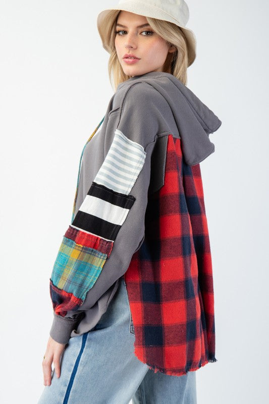 Rutig damhuvtröja i mjukt material för en avslappnad och bekväm vardagslook. Stilren fritidsplagg.