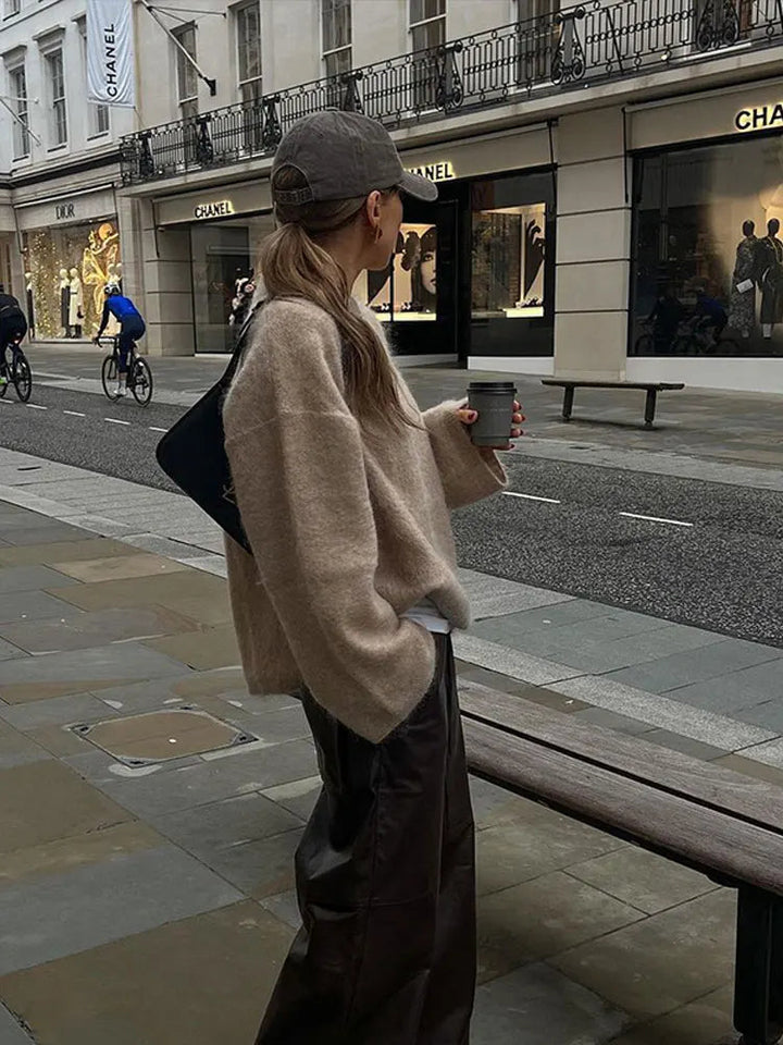 Elegant kaki damtröja, stickad för en bekväm och stilfull look i din vardagsgarderob.