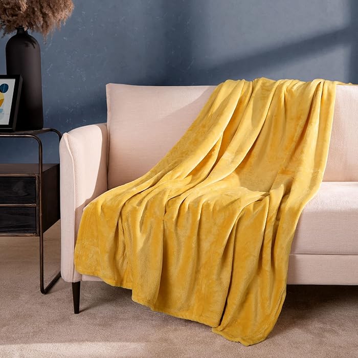 Stilren vit mysfilt för en minimalistisk heminredning, av polyester.