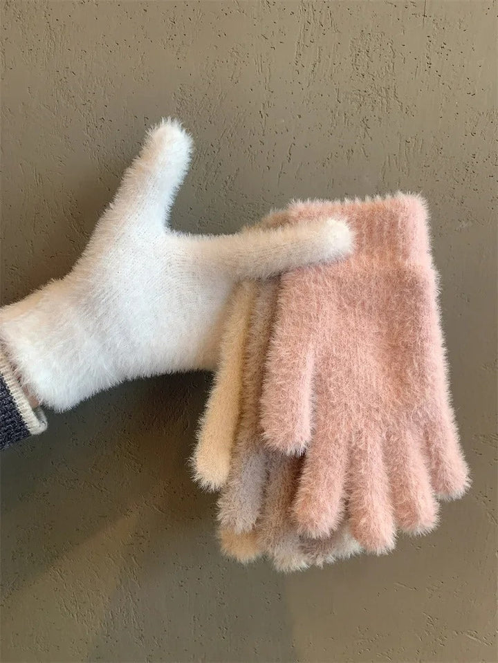 Ultravärmande vinterhandskar för kvinnor. Skyddar effektivt mot isande kyla. Mjuka och sköna för vintern.