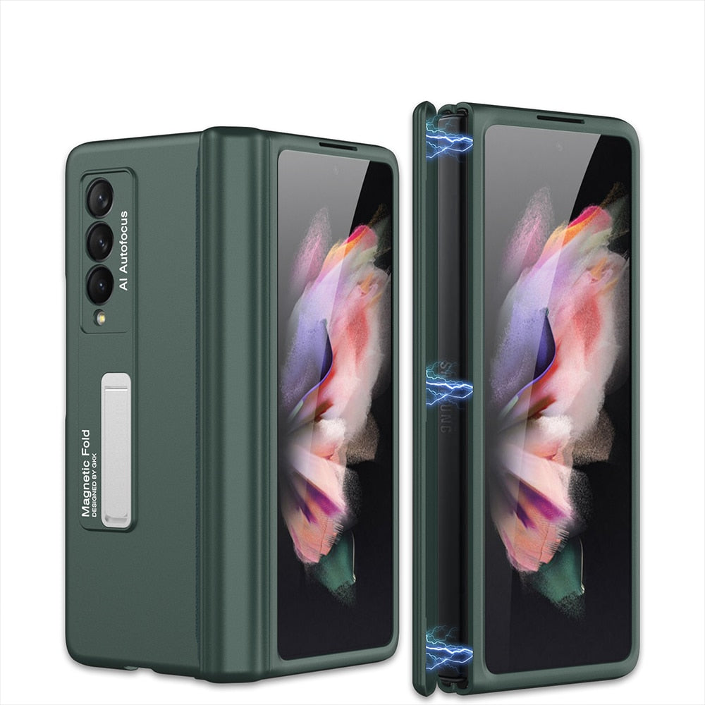 Z Fold 3 kickstand fodral i mörkgrönt. Optimalt mobilskydd med integrerat stativ för filmvisning.