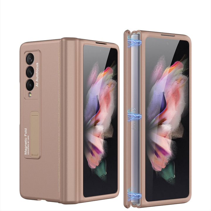 Skyddande fodral för Galaxy Z Fold 3 i silver. Robust PC-material med gångjärnsskydd och stativ.