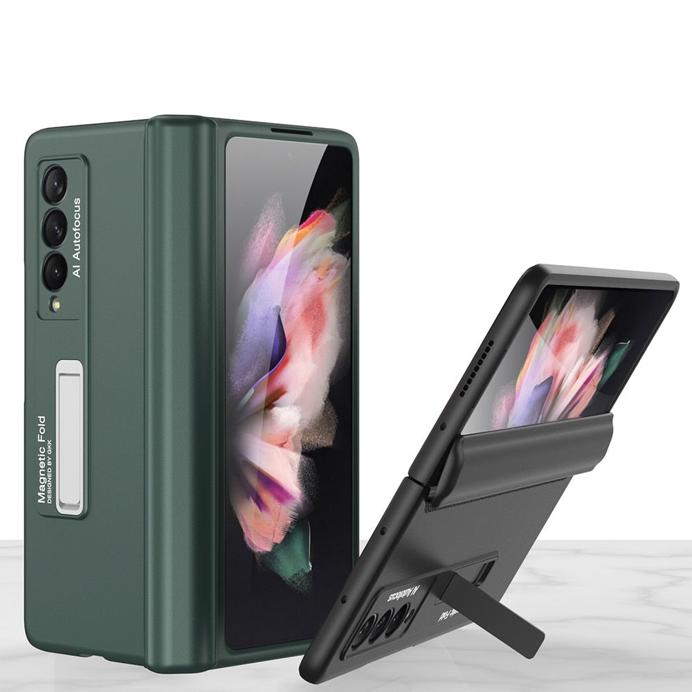Praktiskt Samsung Z Fold 3 fodral i grått. Skyddar mot stötar med stativ och gångjärnsskydd.