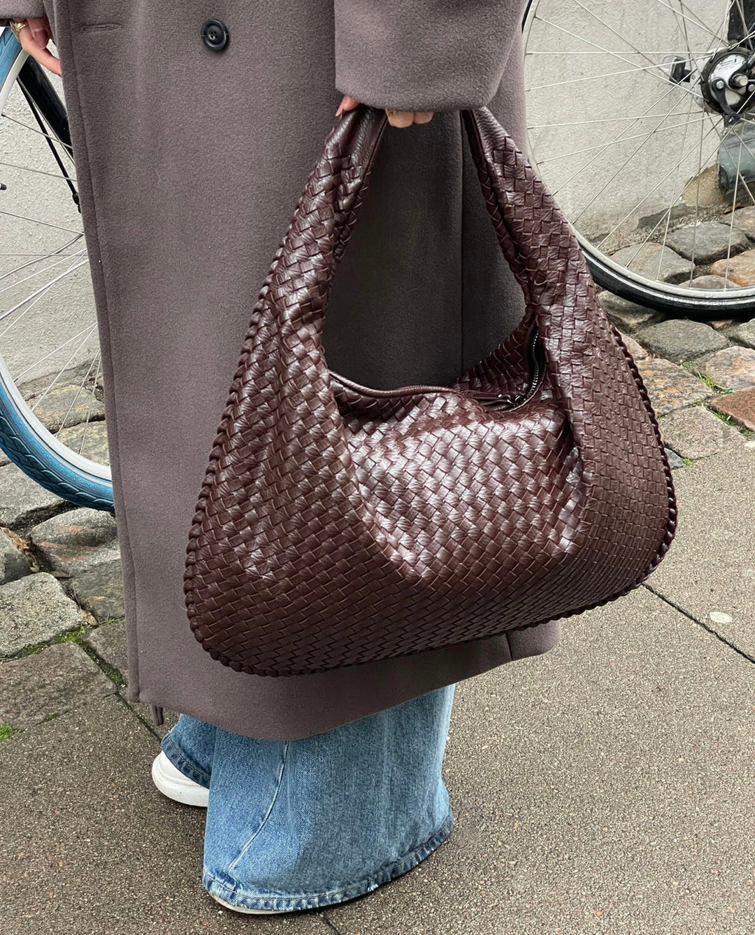 Rymlig vardagsväska för kvinnor, modern tygväska med vattentålig design. Perfekt som axelväska.