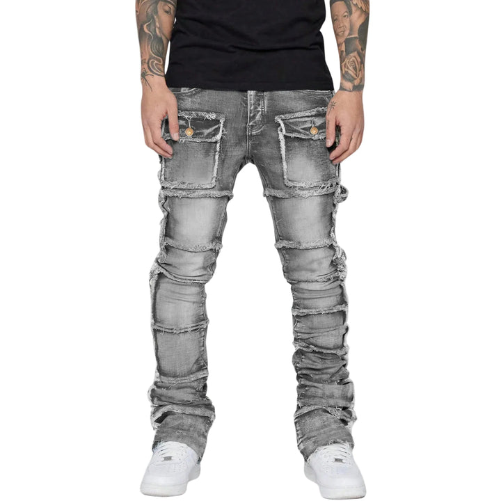 Modern distressed herrjeans i trendig stil. Bekväma slimfit modejeans för män, perfekta året runt.