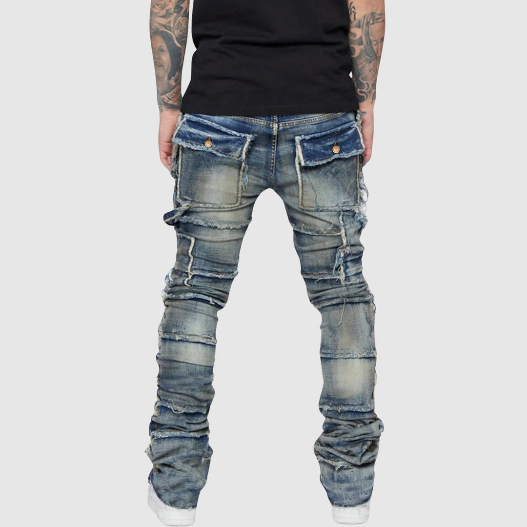 Stilrena distressed herrjeans, modern design. Trendiga modejeans för män, perfekta för vardagen.