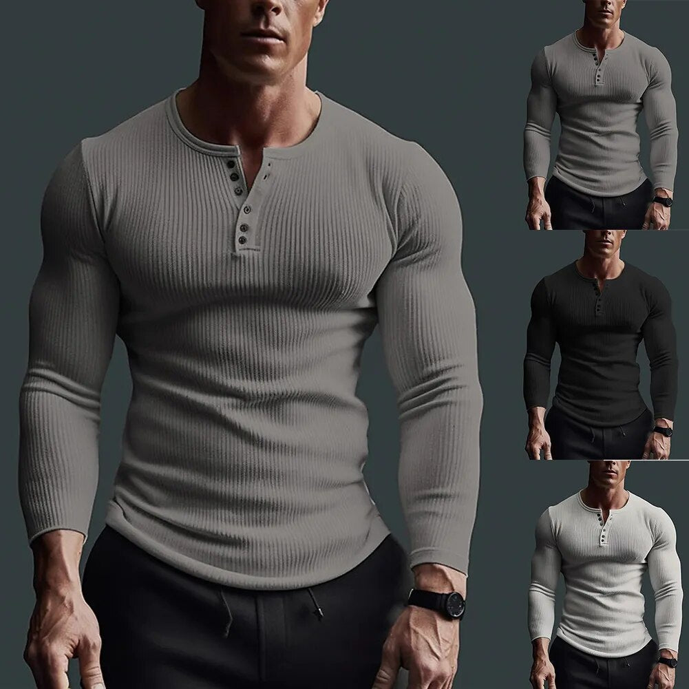 Bekväm och mångsidig herrskjorta Henley, idealisk för både vardag och fest med sin stilrena design.