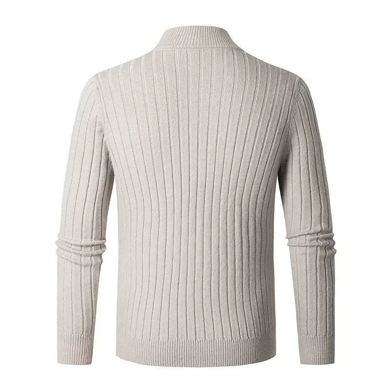 Elegant vardagströja för män med halv dragkedja. Modern design, bekväm passform och stilren look.