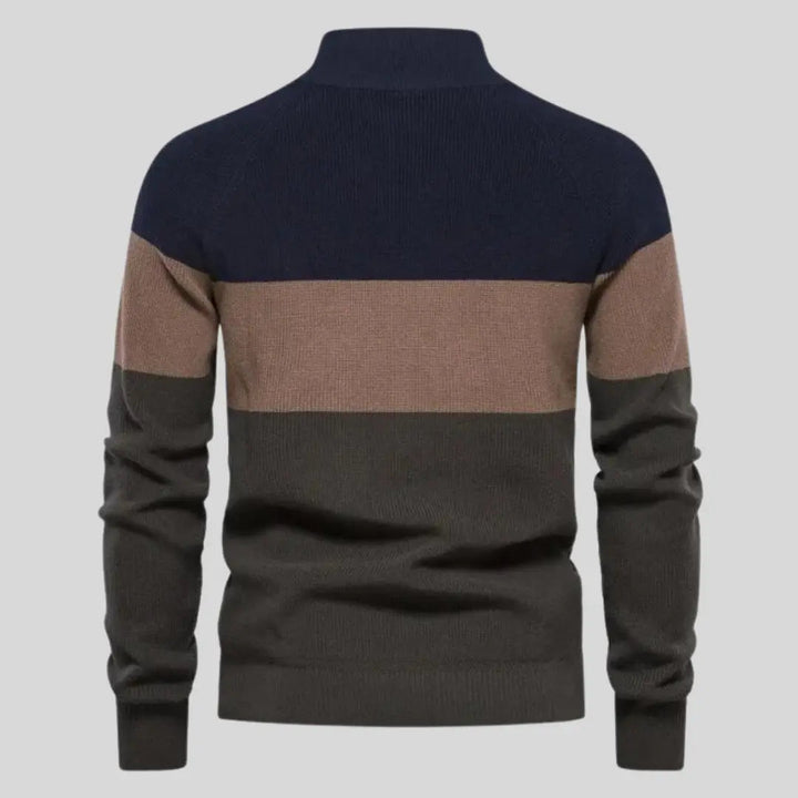 Stilren herrtröja med unik patchwork. En modern, färgglad och bekväm tröja för män.