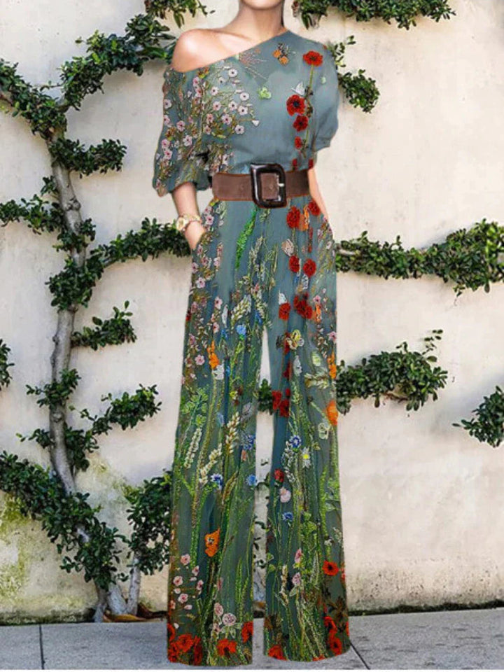Chic kvinnors jumpsuit. Bekväm och elegant byxdress med avslappnad passform för alla tillfällen.