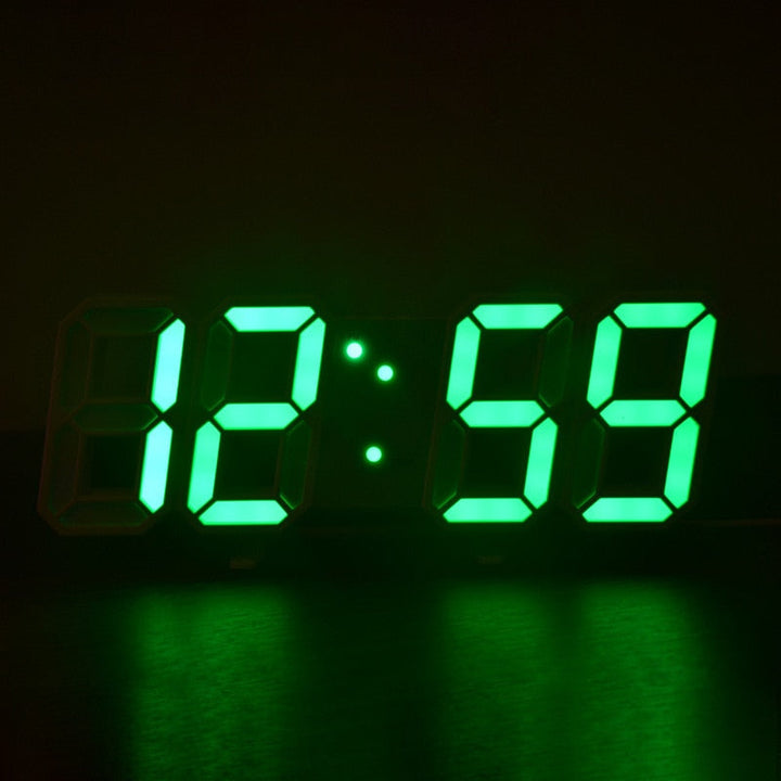 Modern LED väggklocka med justerbar ljusstyrka, tydlig digital display för heminredning