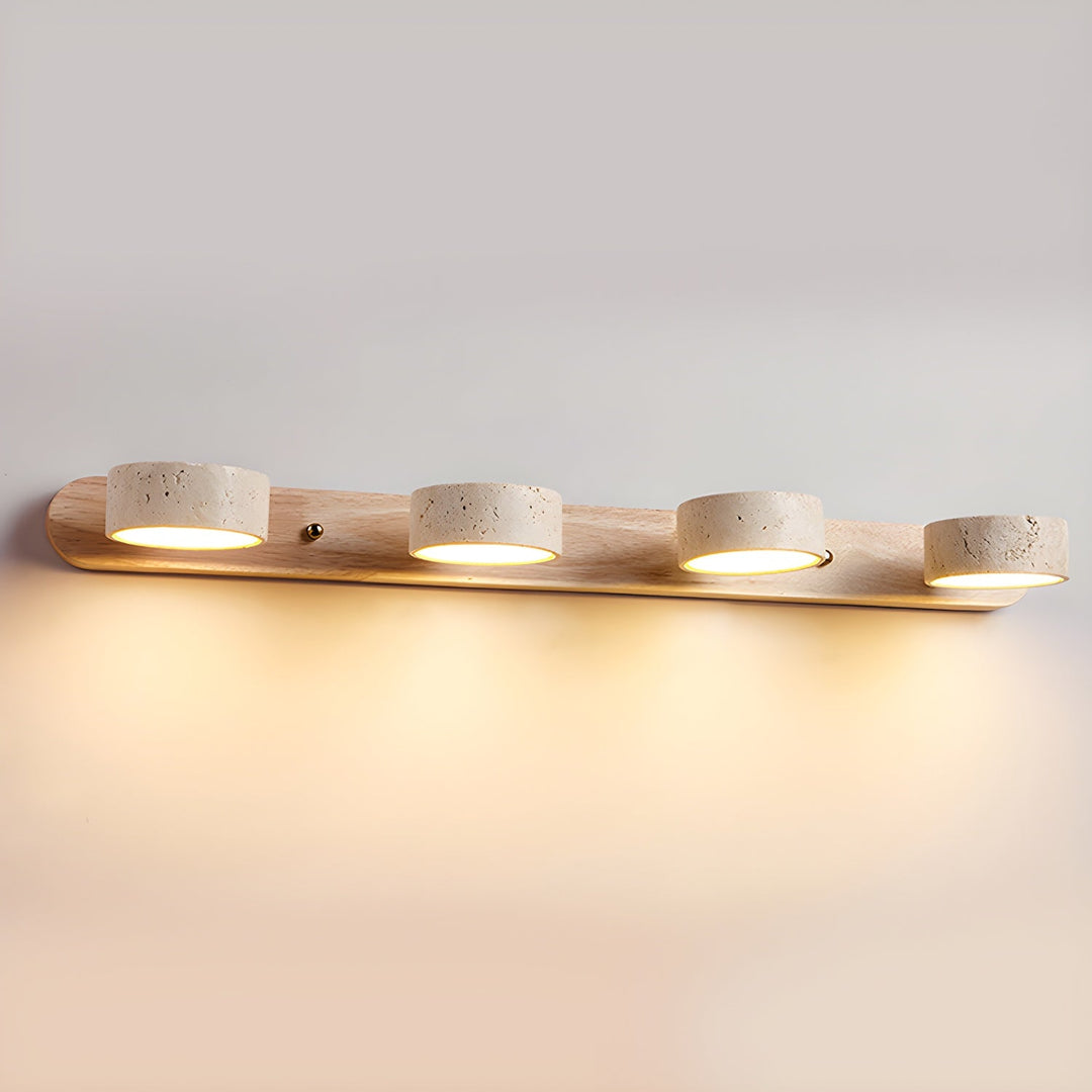Energieffektiv brun vägglampa med LED. Skapar mysig atmosfär i alla inomhusmiljöer.