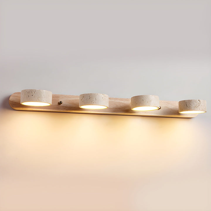 Energieffektiv brun vägglampa med LED. Skapar mysig atmosfär i alla inomhusmiljöer.