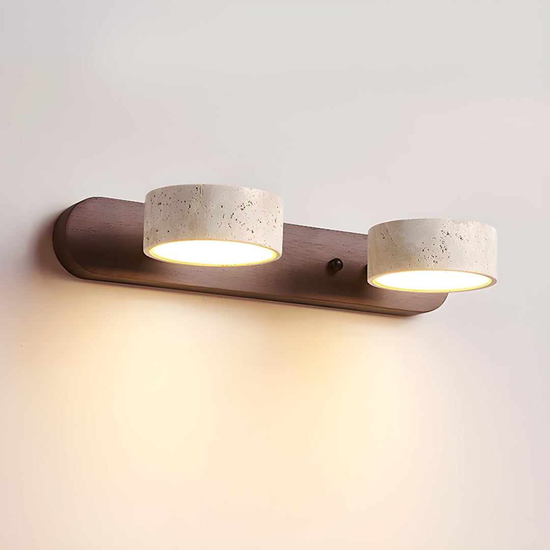 Elegant designlampa i brun färg med LED, perfekt för sovrum eller hall. Ger mjukt ljus.