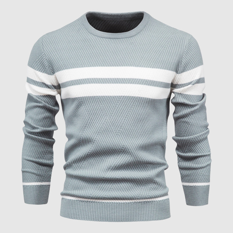 Vikad, färgstark randig herrtröja i mjuk stickad design. Perfekt för höst och vinter.