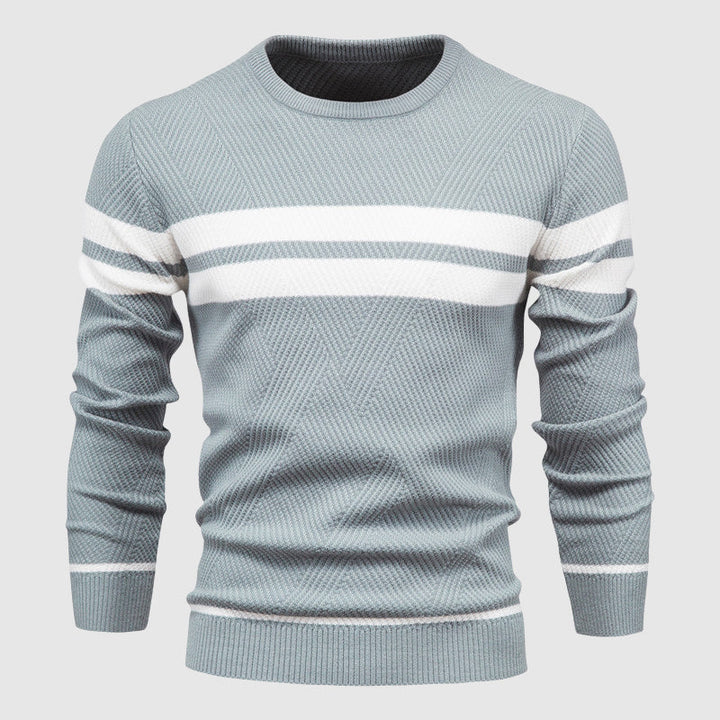 Vikad, färgstark randig herrtröja i mjuk stickad design. Perfekt för höst och vinter.