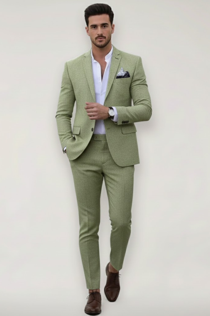 Stilig slim fit kostym för män i modern design. Skräddarsydd passform, perfekt för bröllop och formella evenemang.
