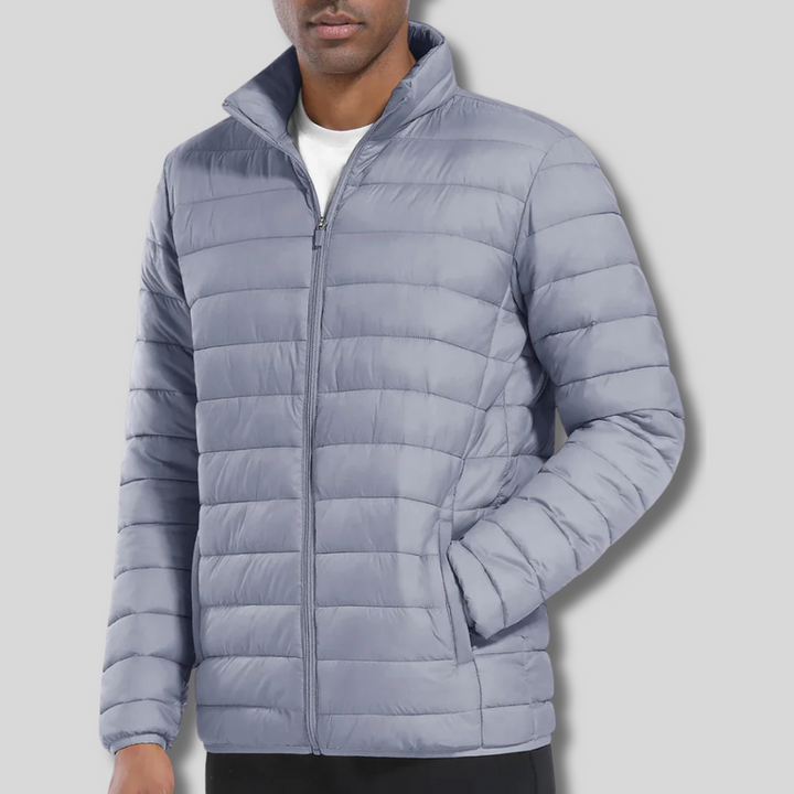 Trendig herr pufferjacka. Snygg och funktionell vinterjacka för en modern och urban look.