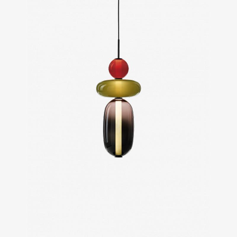 Elegant taklampa i glas, monterad i tak. Modern design som passar i vardagsrum och matsal.