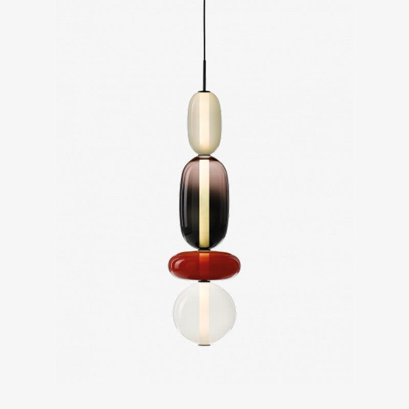 Taklampa i glas, avstängd. Modern design som en stilren inredningsdetalj i vardagsrummet.