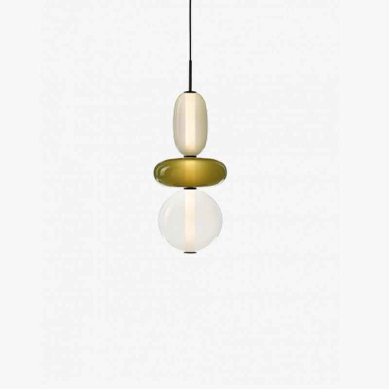 Taklampa i glas, modern design som kompletterar vardagsrumsinredning. Skapar fin atmosfär.