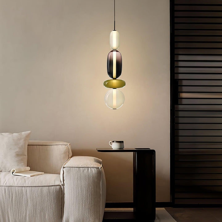 Vardagsrumstaklampa i glas, modern design för mysig atmosfär med justerbar ljusspridning.