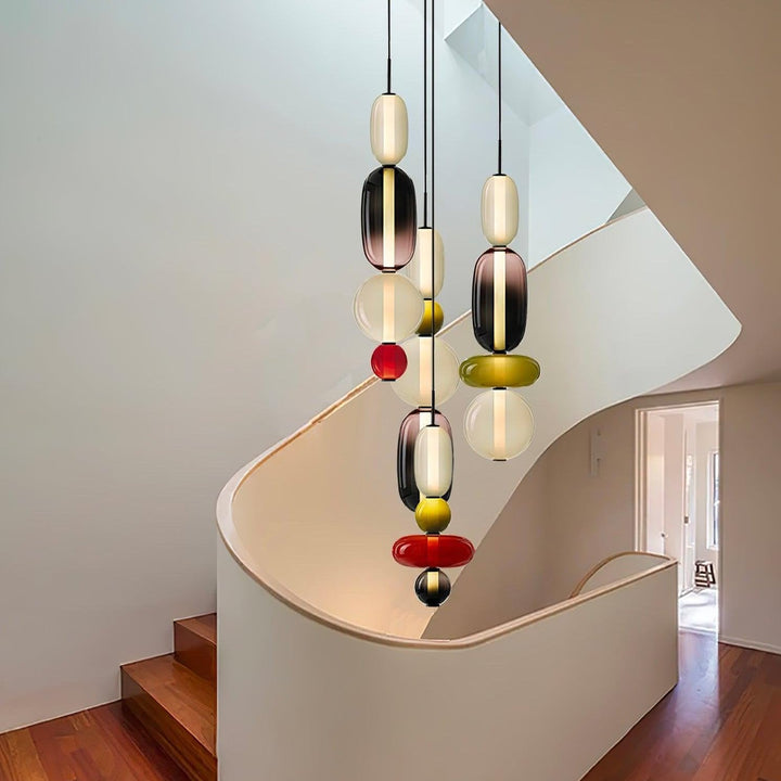 Modern taklampa i glas med vacker ljusspridning. En designlampa som förhöjer din inredning.
