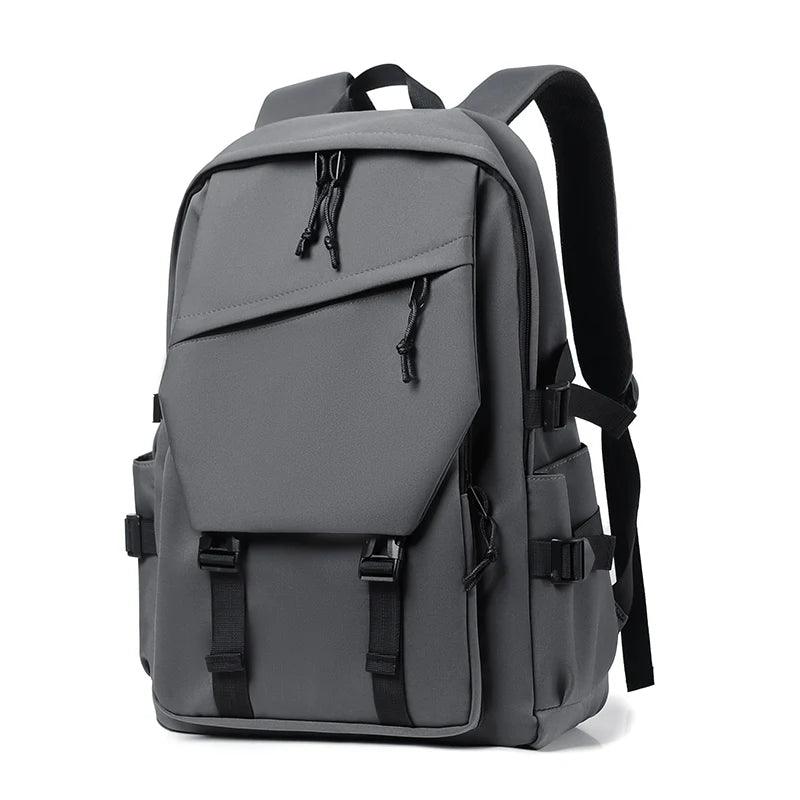 Stilren vattentät ryggsäck för 15-tums laptop. En modern och robust laptopväska för alla kön.