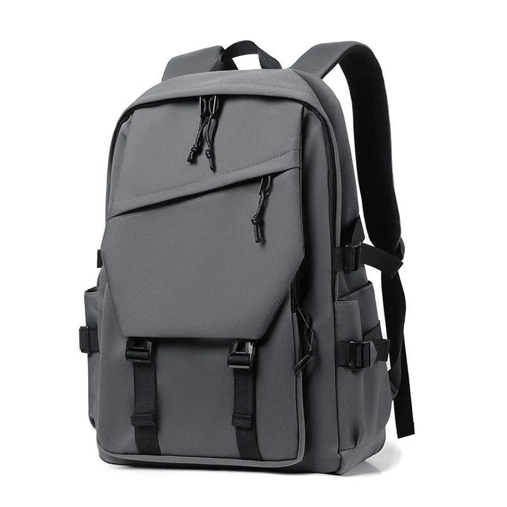 Stilren vattentät ryggsäck för 15-tums laptop. En modern och robust laptopväska för alla kön.
