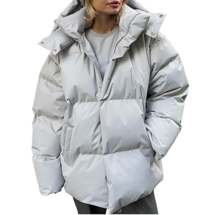 Modern varm dam pufferjacka med rymlig passform. Perfekt vinterjacka för kvinnor, håller dig komfortabel i kyla.