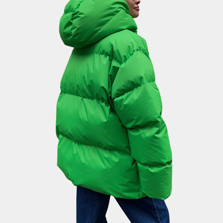Dam pufferjacka för kallt väder. Varm, komfortabel och rymlig vinterjacka med modern stil för vardagsbruk.
