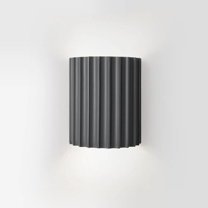 Elegant LED-vägglampa i nordisk design. Modern och energieffektiv stämningsbelysning för hemmet.