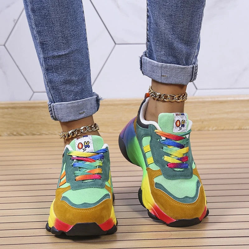 Bekväma dam sneakers, perfekta som walkingskor eller vardagsskor. Med fotstöd och säkert grepp för alla.