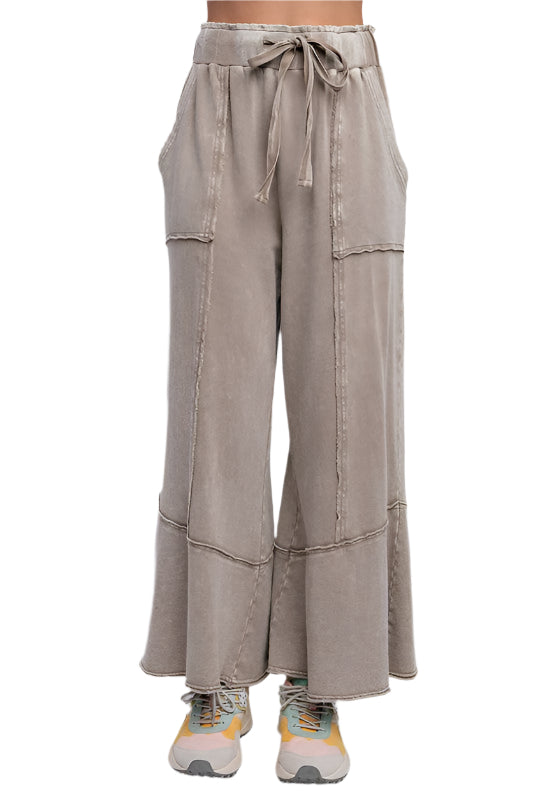 Moderna Damvida Byxor i Mineraltvättad Terry Knit med avslappnad passform, perfekt för sommarstil.