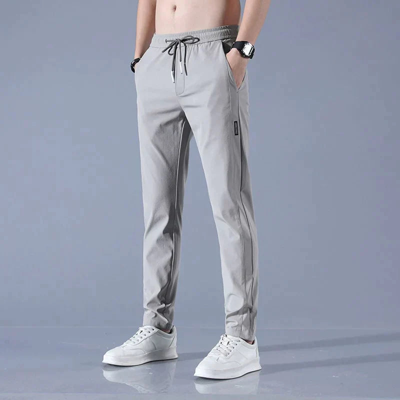 Moderna herr slim fit stretchjeans för optimal komfort och stil. Perfekt för både vardag och fest.
