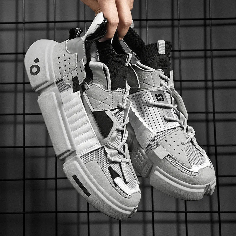 Bekväma & trendiga herr sneakers i sidoprofil. Mjuka fritidsskor för vardag & aktiv livsstil.