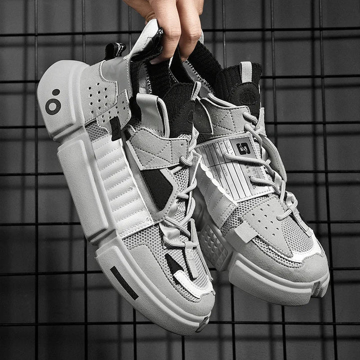 Bekväma & trendiga herr sneakers i sidoprofil. Mjuka fritidsskor för vardag & aktiv livsstil.