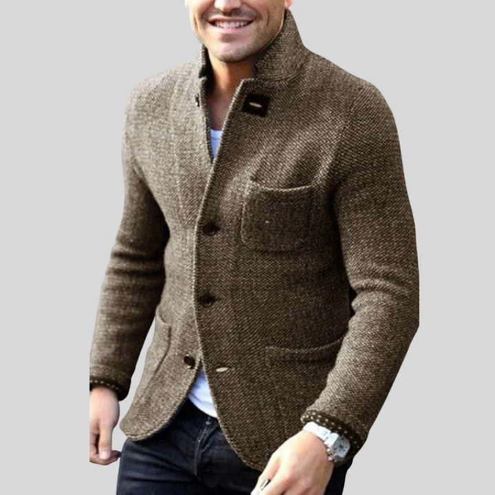 Vinterkavaj för män med smart casual design och praktiska fickor. Passar som arbetskläder och höstmode.