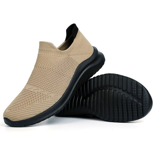 Mångsidiga herr-sneakers för utomhus och vardag. Bekväma, andningsbara promenadskor i modern stil.