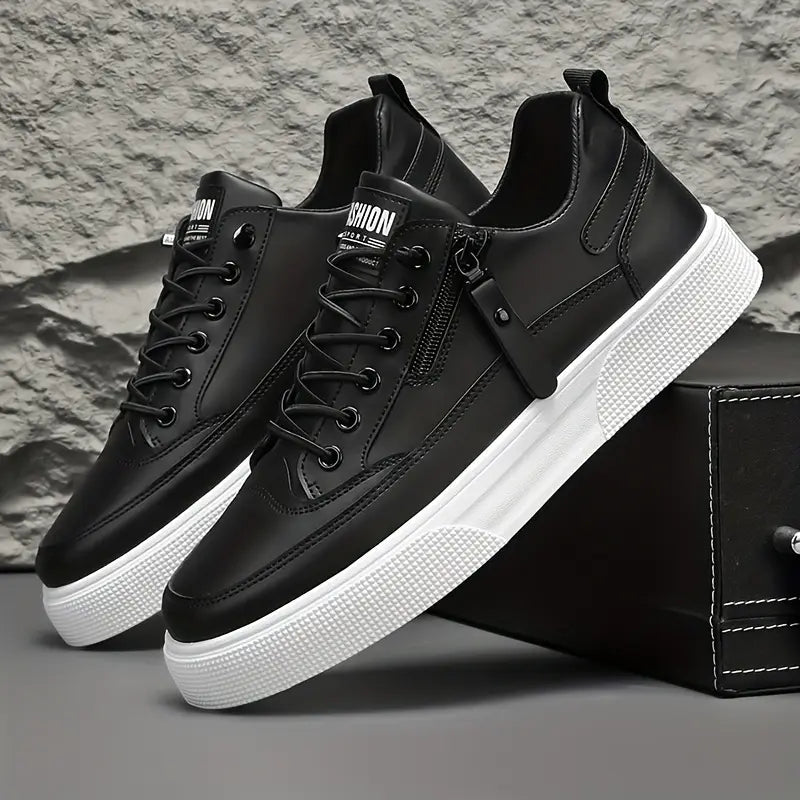 Herrsneakers stylade med jeans, perfekt för en avslappnad streetstil. Moderna fritidsskor med sidodragkedja.