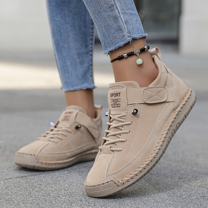 Trendiga dam sneakers med modern design. Perfekta casual skor för stil och bekvämlighet, idealiska vår- och sommarskor.
