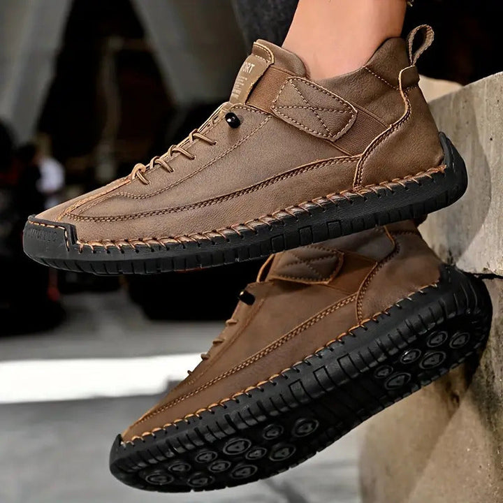 Kvinnorsneakers med lätt och bekväm passform. Moderna casual skor, utmärkta för långa promenader och vardagsbruk.