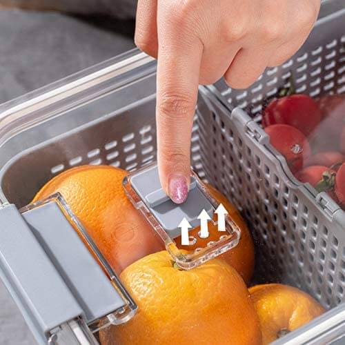 Stapelbar matbehållare för kylskåp, lufttät med dränering, optimerar förvaring av frukt och grönt.