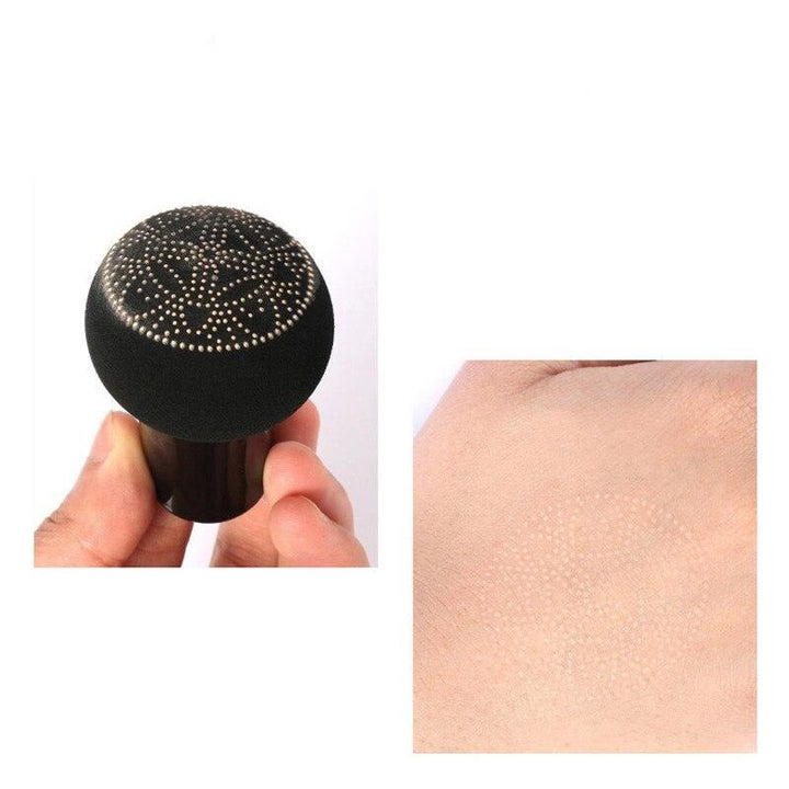Swatch av Luftkudde CC Cream som visar dess lätta textur och färgkorrigering.
