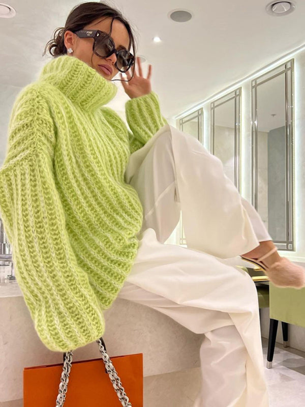 Bekväm kvinnors stickad pullover, långärmad för höst- och vinterkläder. Mjuk och pastellfärgad.