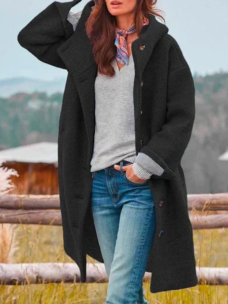 Avslappnad damkappa med huva, ett mångsidigt ytterplagg för kvinnor. Perfekt för både höstmode och vinterstil.